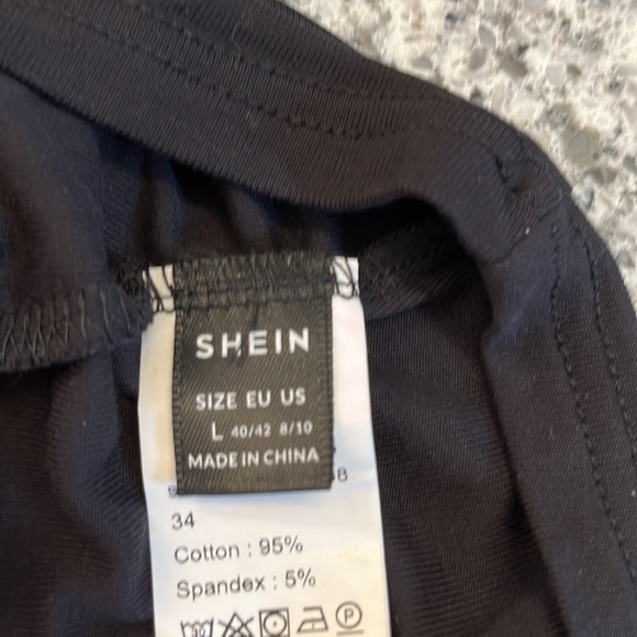 Shein ladies sleeveless top in black with mock neck.  Size large - Picture 7 of 7